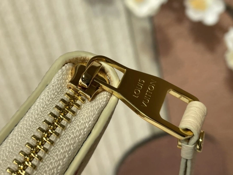 LV Wallets 4365H-0523