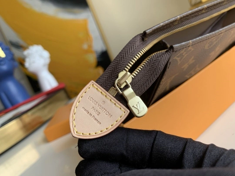 LV Wallets 4365I-0075