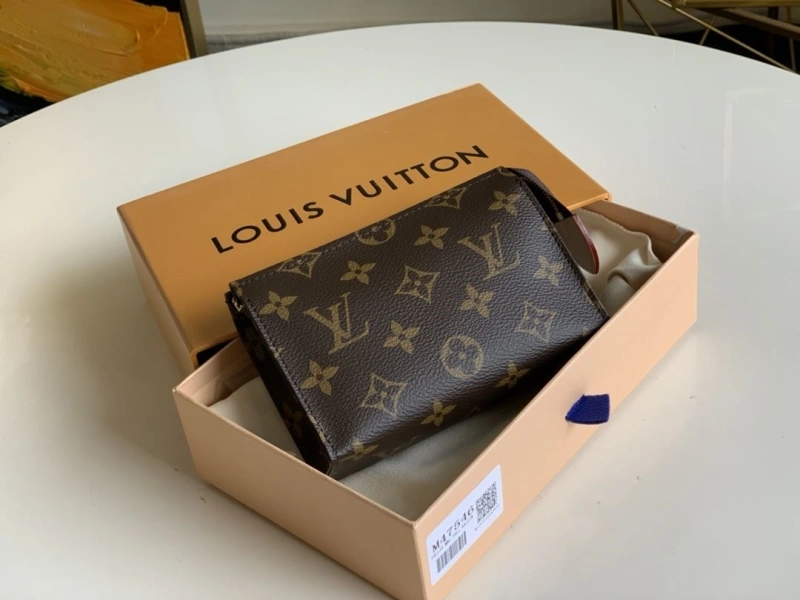 LV Wallets 4365I-0076