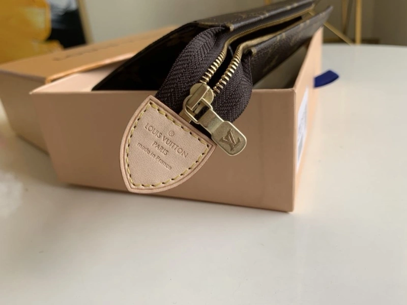 LV Wallets 4365I-0076