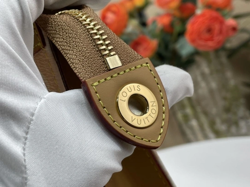 LV Clutch Bags 4365I-0222