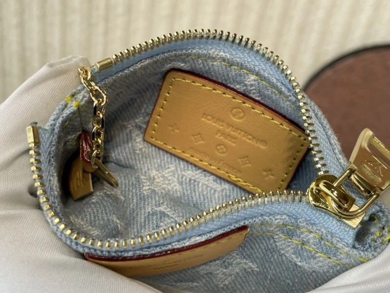 LV Wallets 4365I-0234