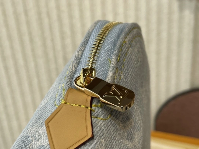 LV Wallets 4365I-0237