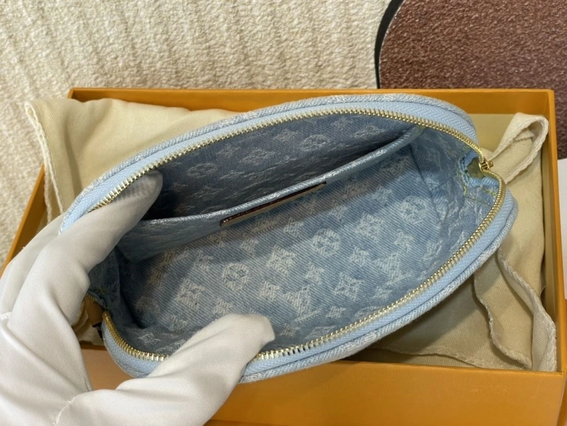 LV Wallets 4365I-0237