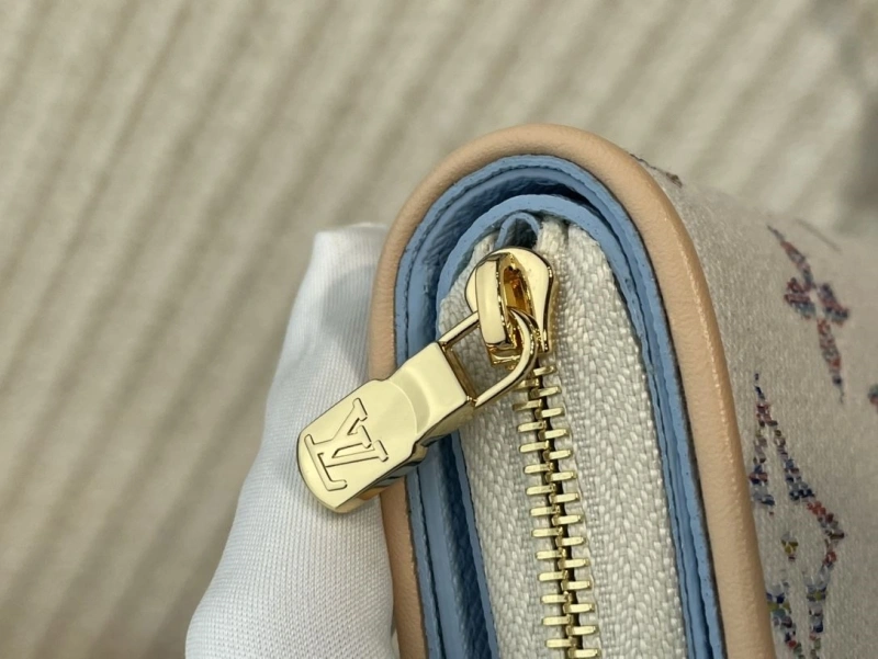 LV Wallets 4365I-0239