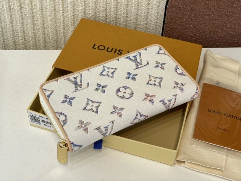 LV Wallets 4365I-0240