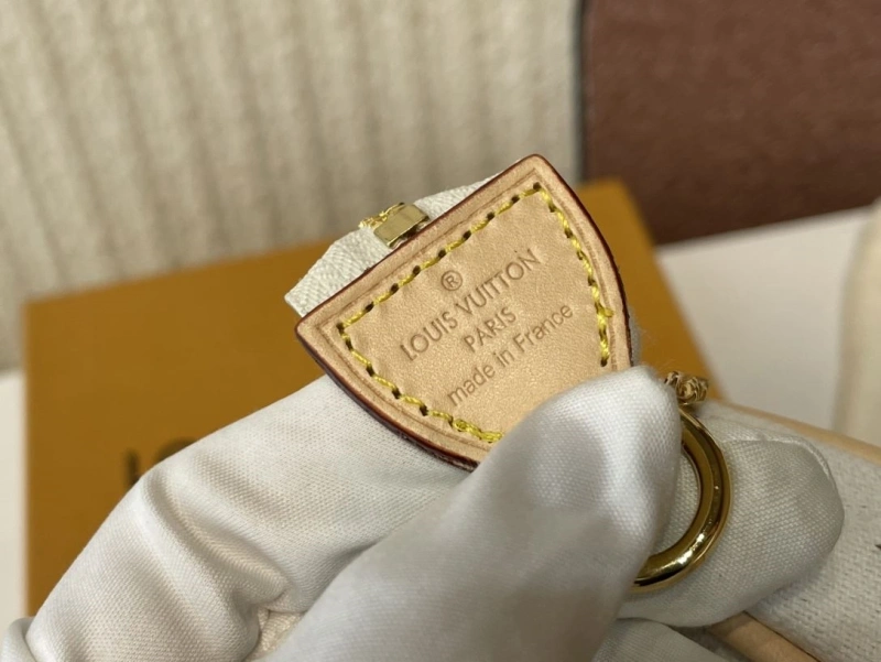 LV Wallets 4365I-0242