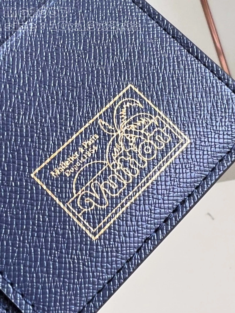 LV Wallets 4365I-0425