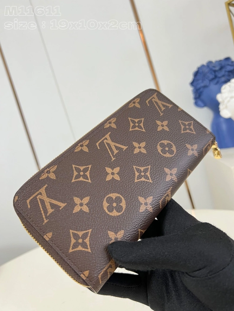 LV Wallets 4365I-0668