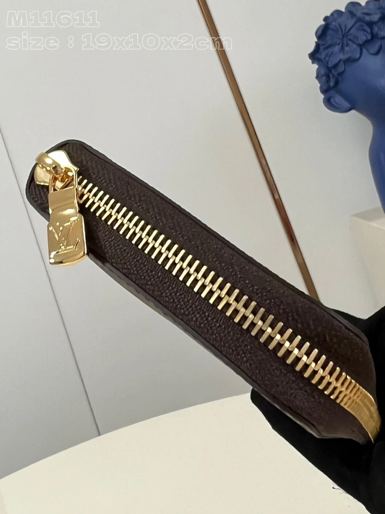 LV Wallets 4365I-0668