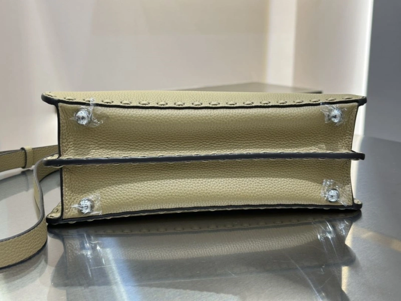 Fendi Top Handle Bags 4370-0002