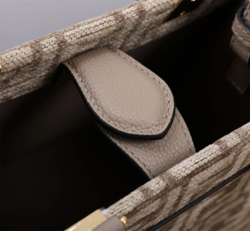 Fendi Shopping Bags 4370-0021