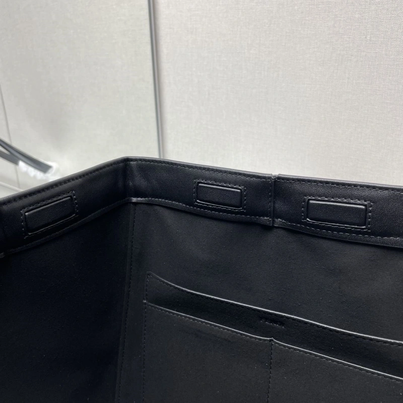 Fendi Shopping Bags 4370-0070