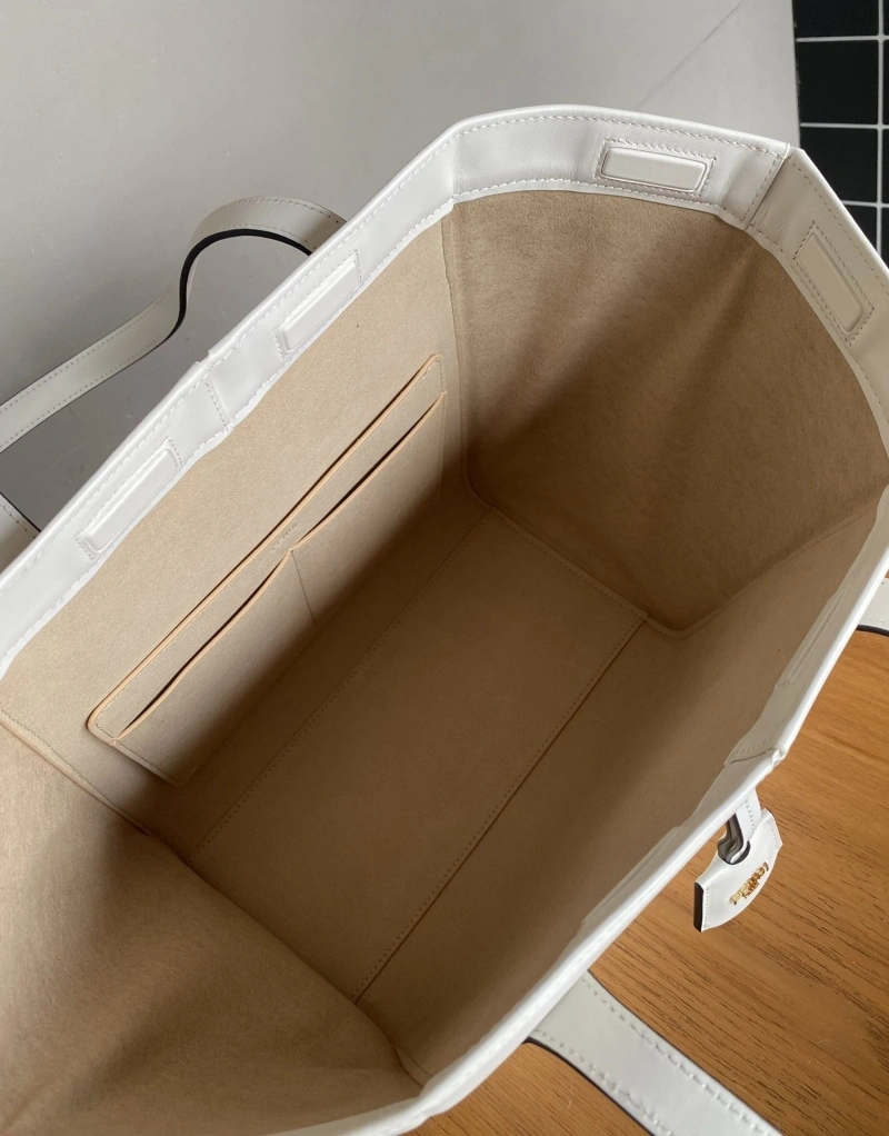 Fendi Shopping Bags 4370-0071