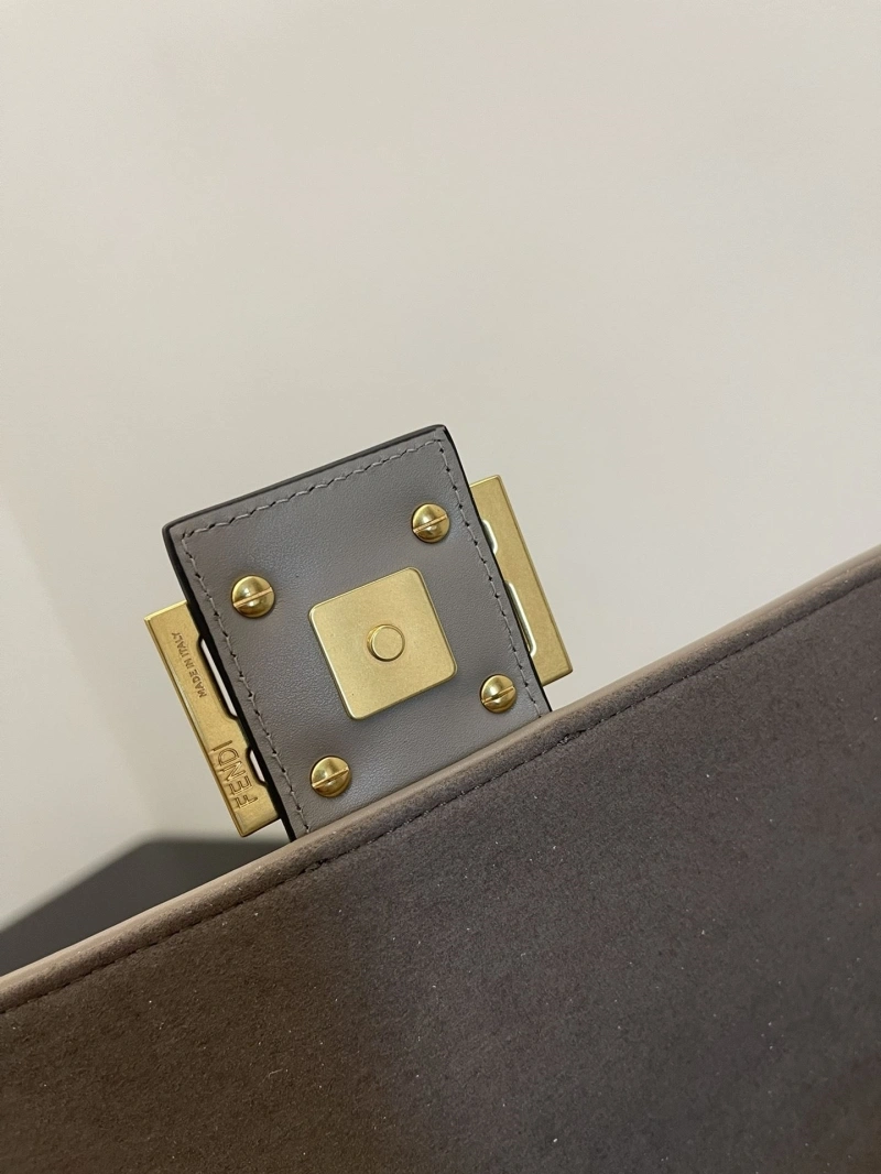 Fendi Satchel Bags 4370-0090