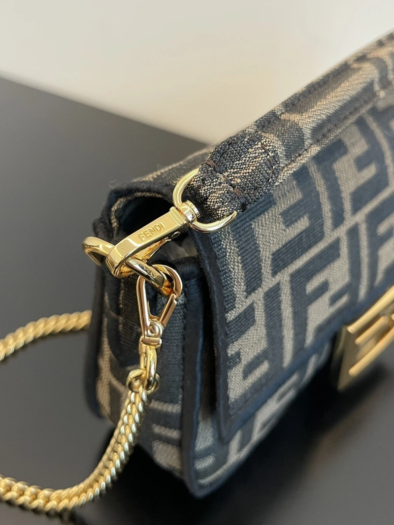 Fendi Baguette Bags 4370-0104
