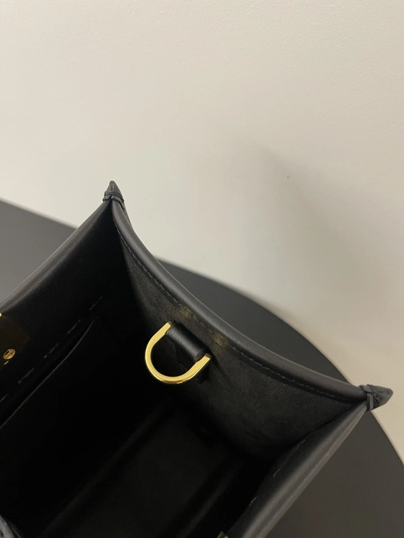 Fendi Shopping Bags 4370-0232