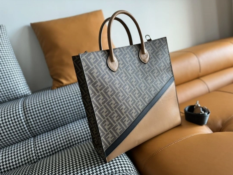 Fendi Shopping Bags 4370-0300