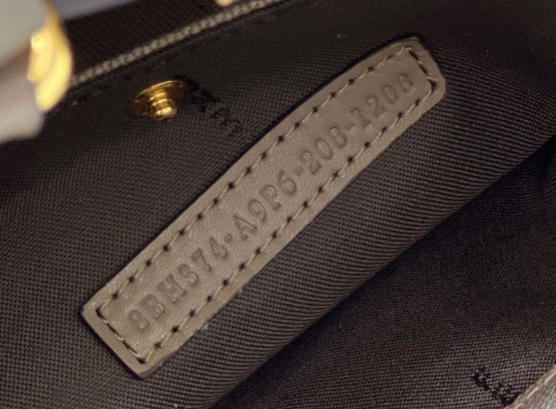 Fendi Shopping Bags 4370-0326