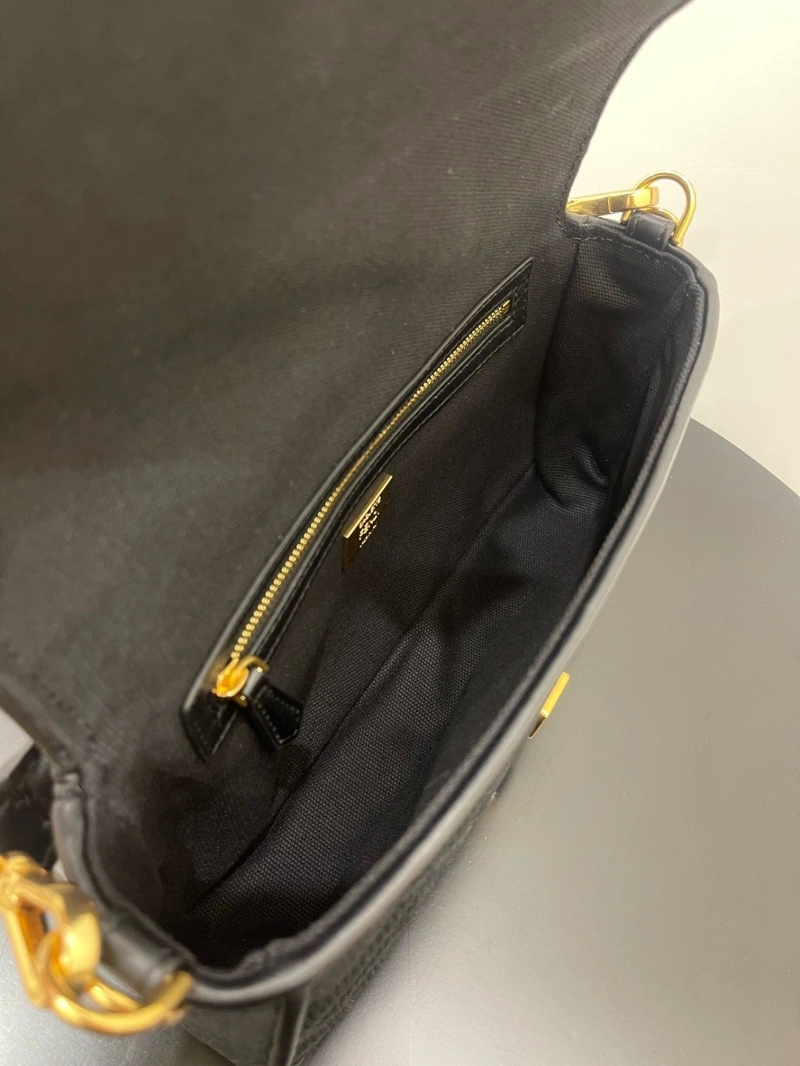 Fendi Baguette Bags 4370-0327