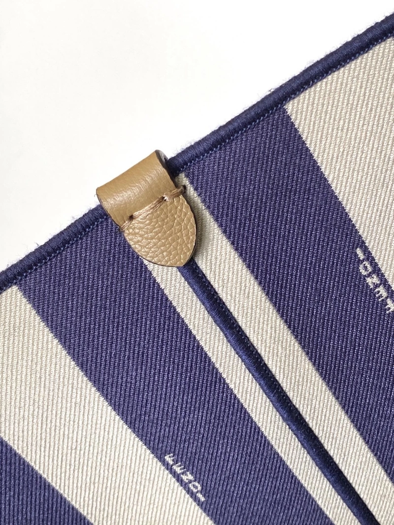 Fendi Shopping Bags 4370-0671